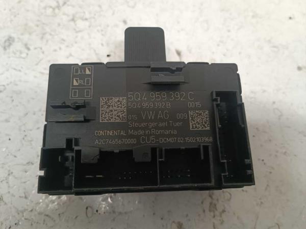 BOITIER PORTE VW 5Q4959392C - Vue 1